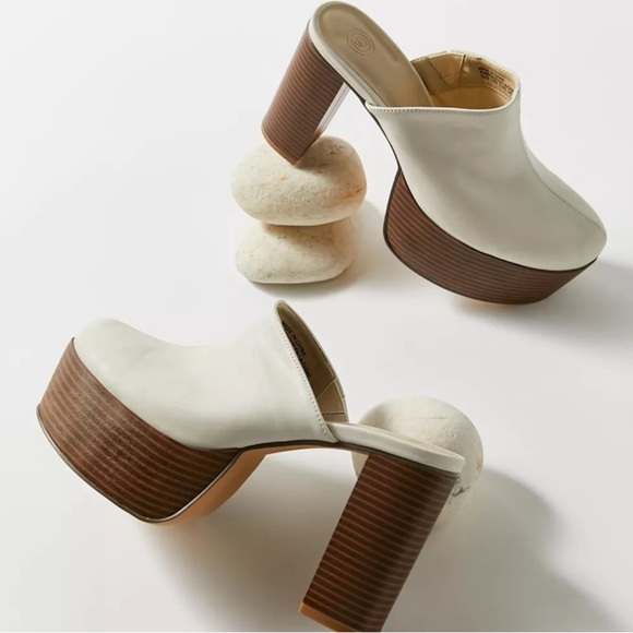 Urban Outfitters Cream Platform Heels - Picture 3 of 6